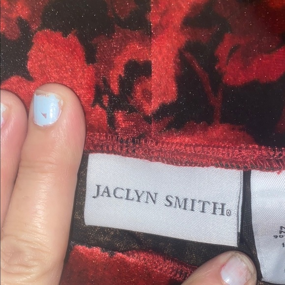 Elegant Red Floral Skirt size medium - Picture 3 of 5